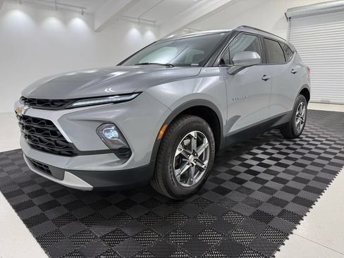 Used 2023 Chevrolet Blazer LT w/ Convenience Package FWD image 3