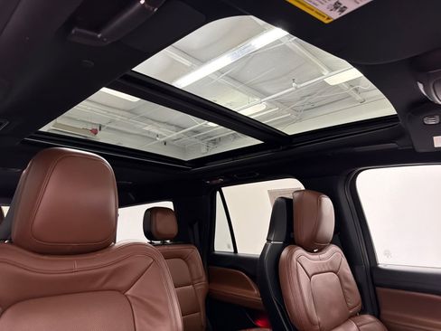 Used 2022 Lincoln Navigator L Reserve AWD/4WD image 16