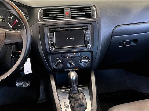 Used 2012 Volkswagen Jetta SE FWD image 9