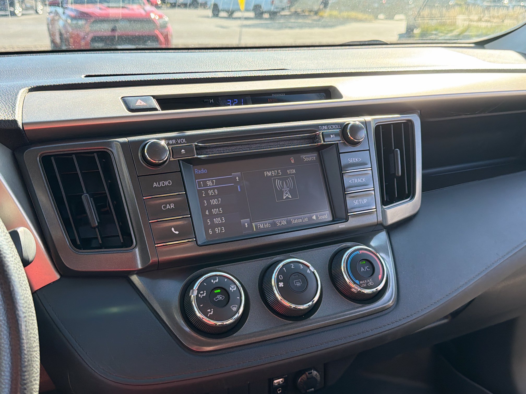 Used 2015 Toyota RAV4 LE AWD/4WD image 16