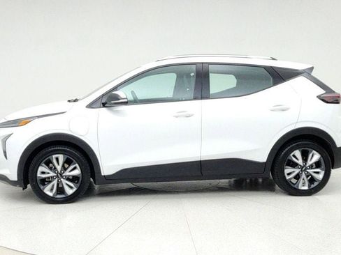 Used 2022 Chevrolet Bolt EUV LT w/ Convenience Package image 8