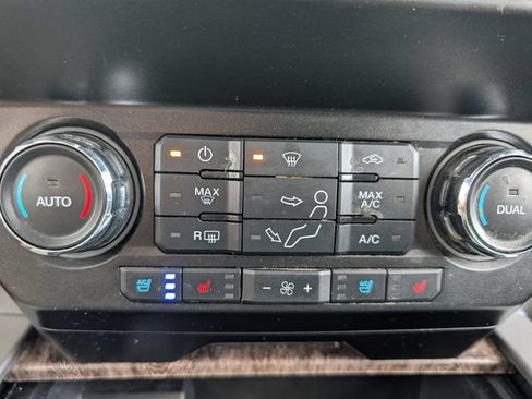 Used 2019 Ford F250 Lariat w/ Lariat Ultimate Package AWD/4WD image 32