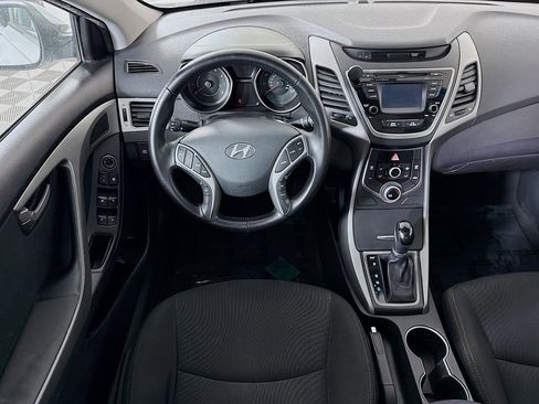 Used 2015 Hyundai Elantra SE w/ Option Group 03 FWD image 3