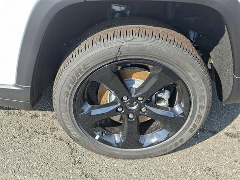 New 2025 Jeep Grand Cherokee L Altitude image 5