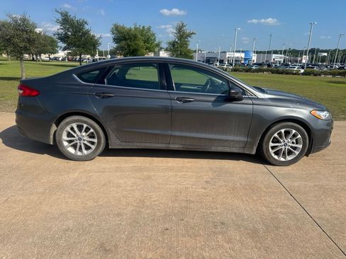 Used 2020 Ford Fusion SE FWD image 10