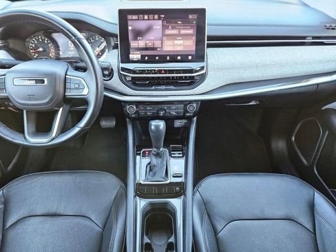 Used 2022 Jeep Compass Latitude image 11