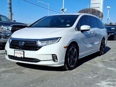 Used 2024 Honda Odyssey Elite image 3
