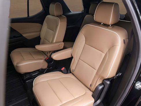 Used 2022 Chevrolet Traverse Premier FWD image 21