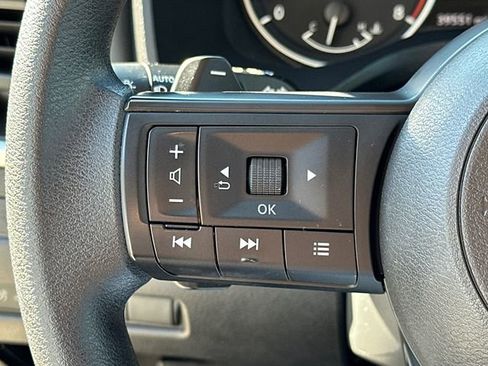 Used 2024 Nissan Rogue S image 25