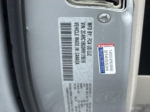 Used 2024 Chrysler Pacifica Touring-L FWD image 30