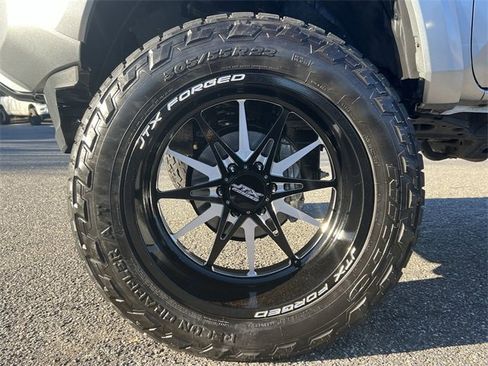 Used 2022 Toyota Tacoma TRD Sport image 10