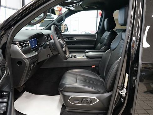 Used 2024 Jeep Wagoneer Series II w/ Flexible Seating Group image 30