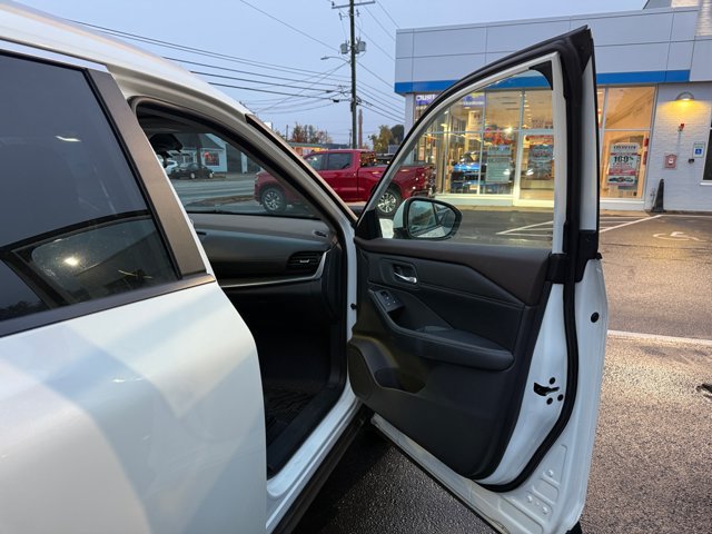 Used 2022 Nissan Rogue SV w/ SV Premium Package AWD/4WD image 23
