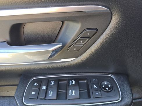 Used 2019 RAM 1500 Laramie image 32