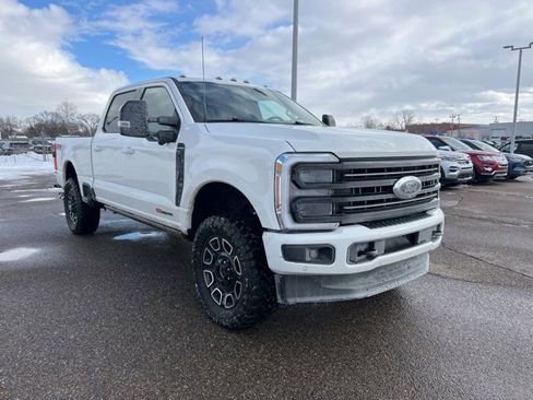 Certified 2025 Ford F350 Platinum w/ FX4 Off-Road Package image 3