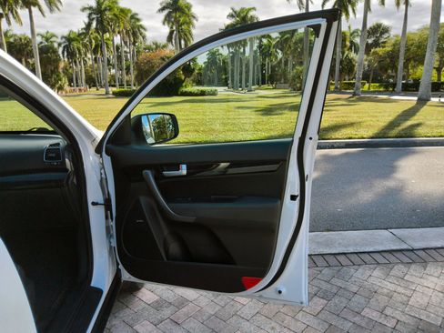 Used 2015 Kia Sorento EX w/ EX V6 Touring Package image 35