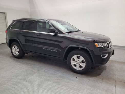 Used 2017 Jeep Grand Cherokee Laredo AWD/4WD image 11