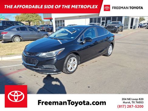 Used 2017 Chevrolet Cruze LT w/ Convenience Package image 1