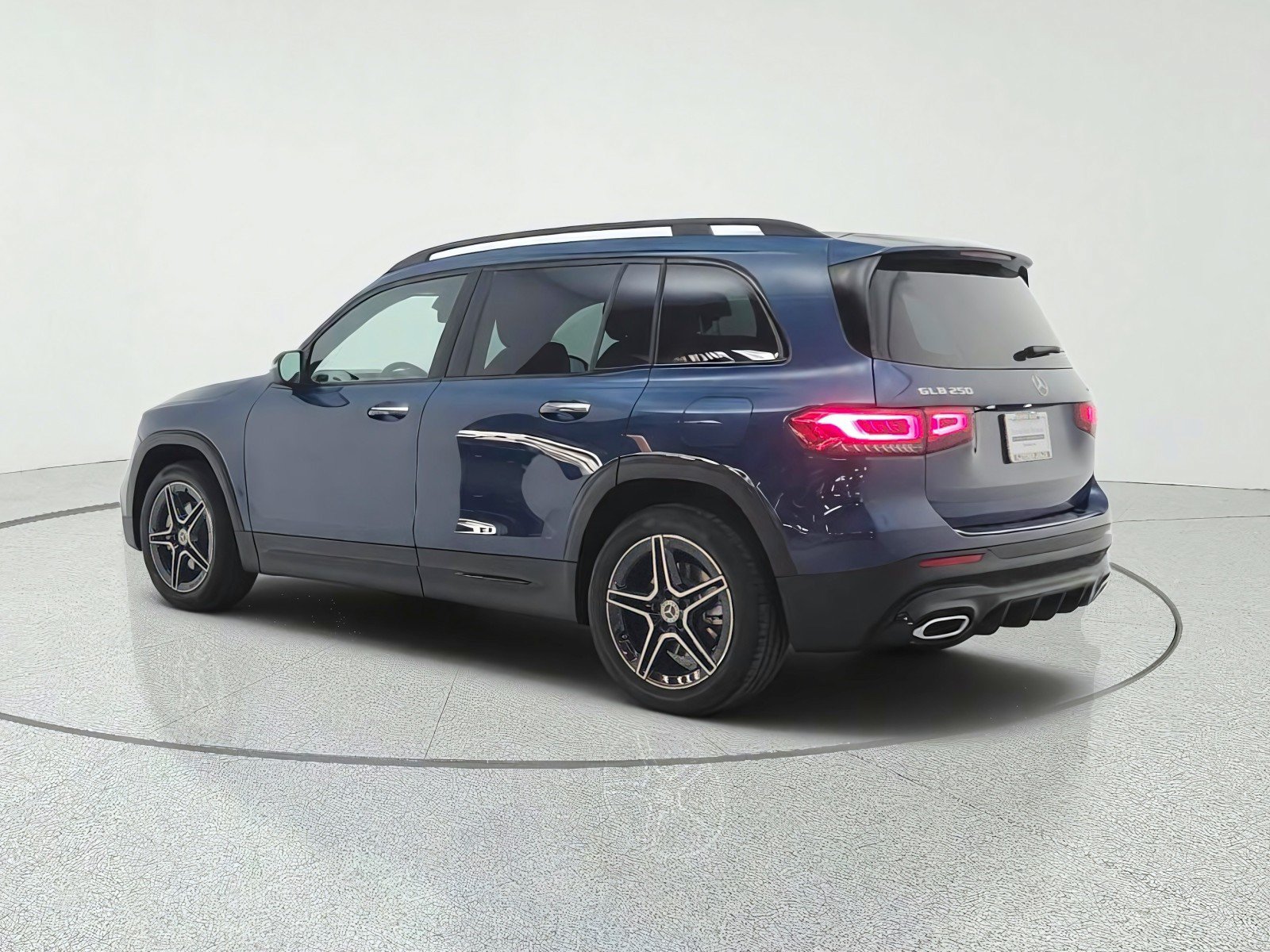 Used 2022 Mercedes-Benz GLB 250 4MATIC image 7