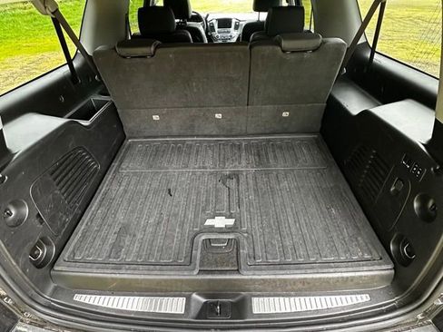 Used 2019 Chevrolet Suburban LT image 8