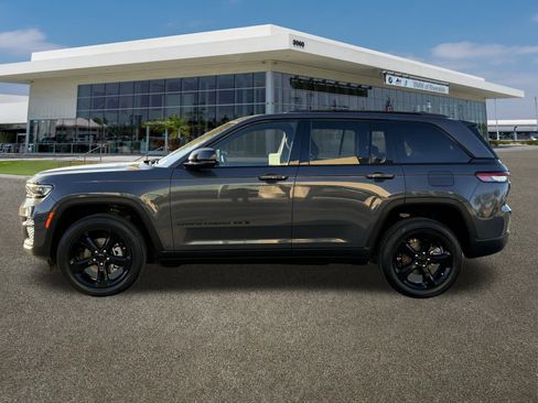 Used 2022 Jeep Grand Cherokee Altitude image 6