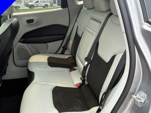 Used 2018 Jeep Compass Latitude w/ Popular Equipment Group AWD/4WD image 28