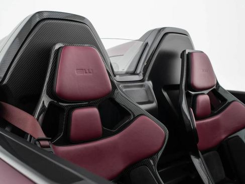 Used 1997 Porsche 911 Carrera 4 image 10