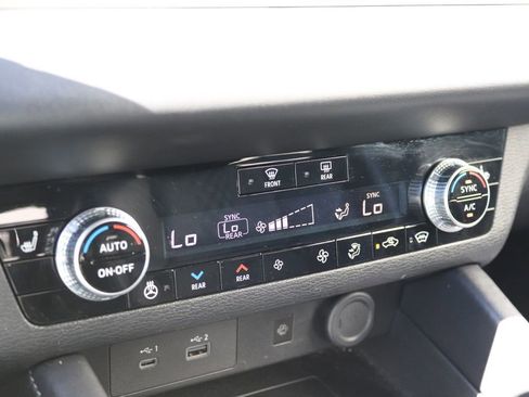 Used 2025 Mitsubishi Outlander SEL Black Edition AWD/4WD image 17