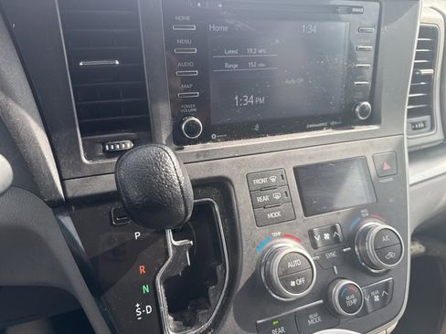 Used 2020 Toyota Sienna LE image 4