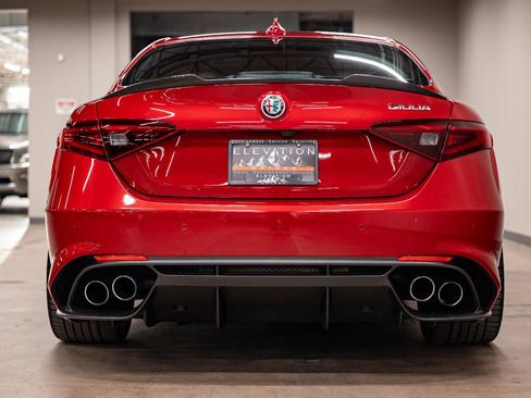 Used 2018 Alfa Romeo Giulia Quadrifoglio RWD image 4