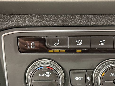 Used 2021 Volkswagen Atlas SE image 23