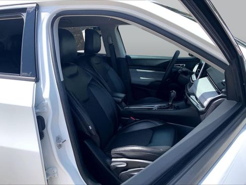 Used 2022 Jeep Compass Latitude FWD image 9