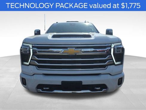 Used 2024 Chevrolet Silverado 2500 High Country w/ Technology Package image 3