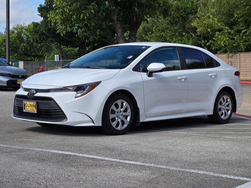 Used 2025 Toyota Corolla LE FWD image 7
