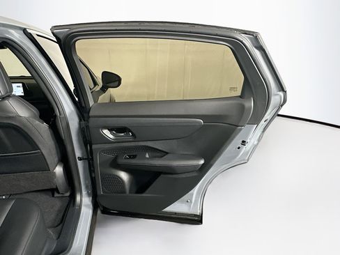 Used 2024 Nissan Ariya FWD image 28