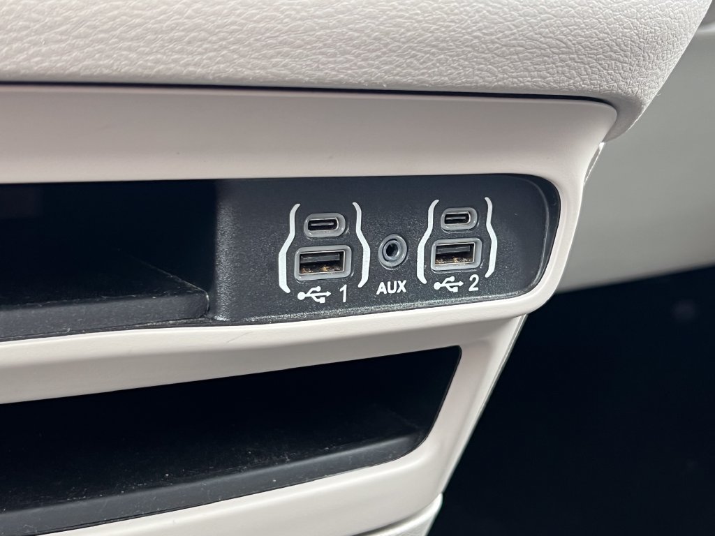 Used 2024 Chrysler Pacifica Touring-L FWD image 31