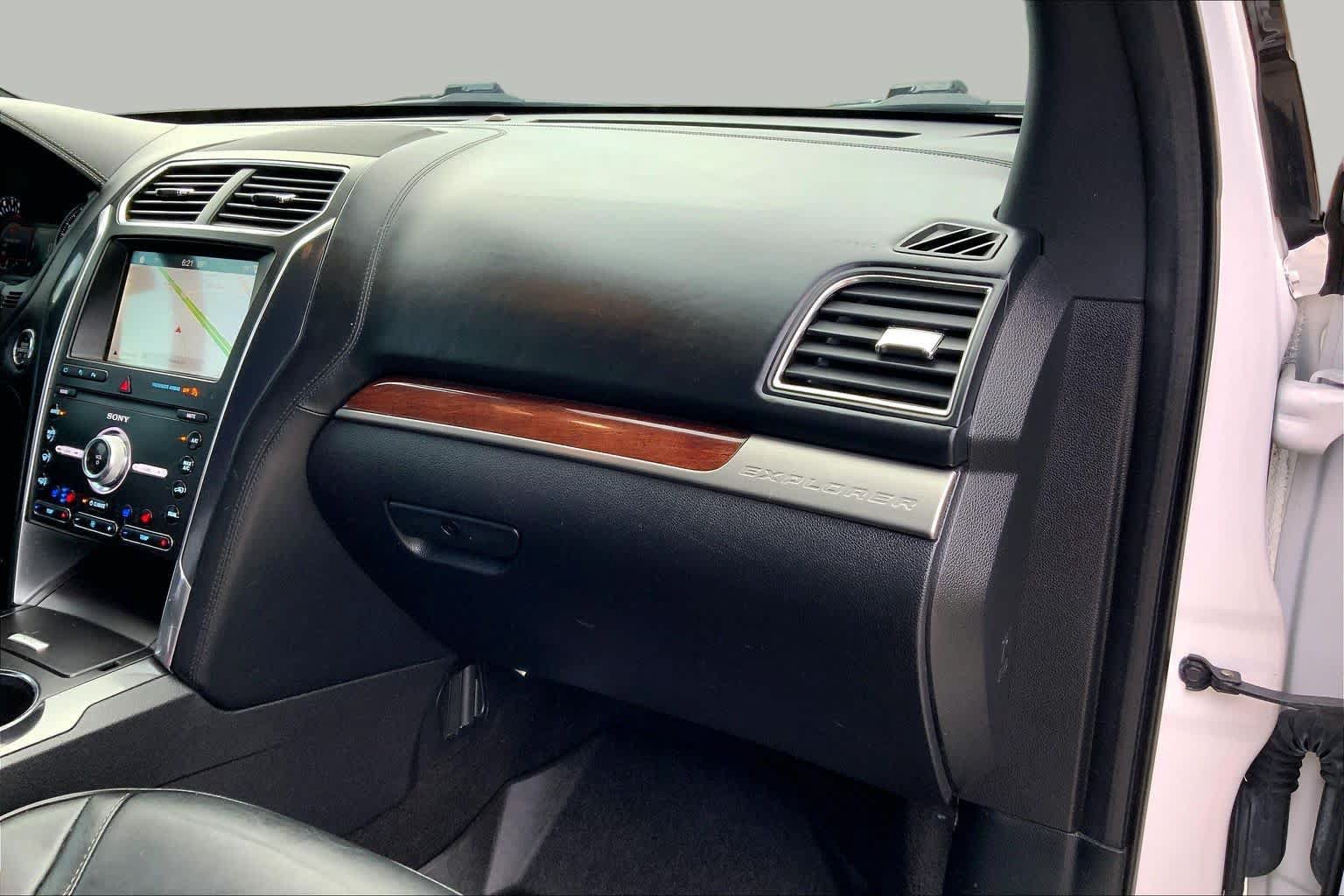Used 2019 Ford Explorer Platinum AWD/4WD image 18