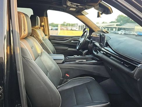 Used 2021 Cadillac Escalade ESV Sport w/ LPO, ONYX Package AWD/4WD image 8