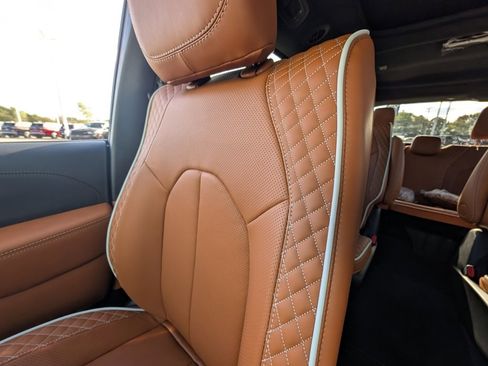 New 2026 Chrysler Pacifica Pinnacle w/ Trailer Tow Group image 12