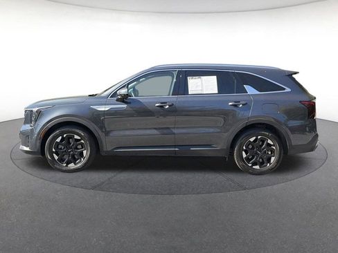 Used 2024 Kia Sorento S image 2