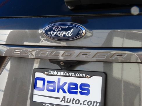 Used 2018 Ford Explorer XLT w/ Equipment Group 202A image 18