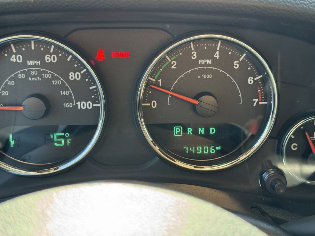 Used 2018 Jeep Wrangler Unlimited Sahara w/ Connectivity Group AWD/4WD image 20