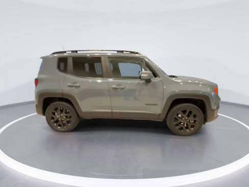 Used 2018 Jeep Renegade Altitude w/ UConnect 8.4 Nav Group image 9
