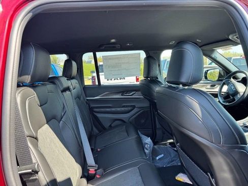 New 2026 Jeep Grand Cherokee Altitude AWD/4WD image 4