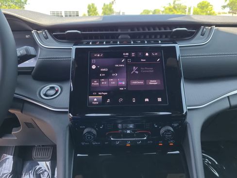 New 2025 Jeep Grand Cherokee Altitude w/ Trailer Tow Package image 24