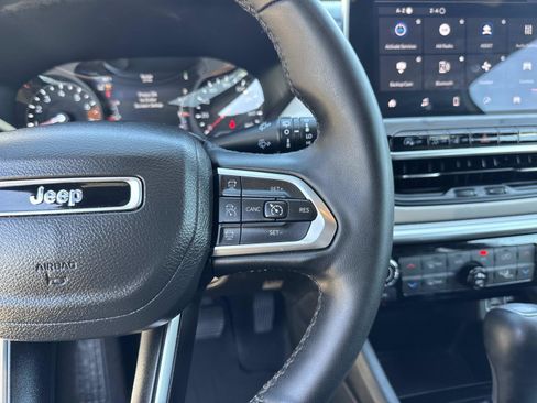 Used 2025 Jeep Compass Limited AWD/4WD image 23