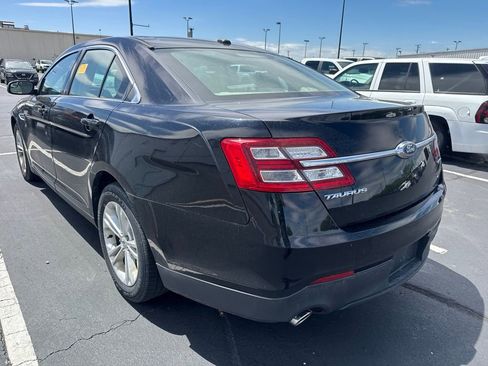 Used 2017 Ford Taurus SE FWD image 4