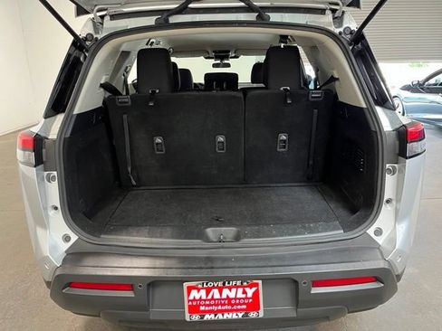 Used 2024 Nissan Pathfinder SV FWD image 16