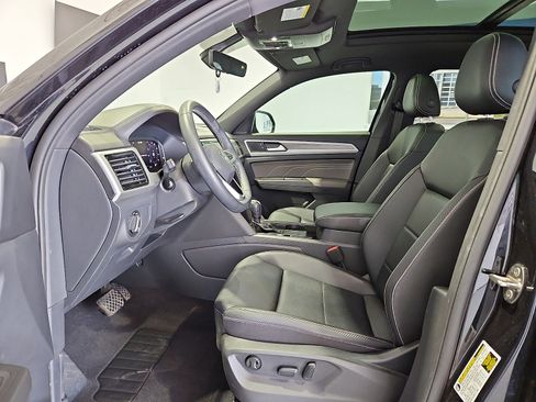 Certified 2023 Volkswagen Atlas Cross Sport SE w/ Panoramic Sunroof Package FWD image 12