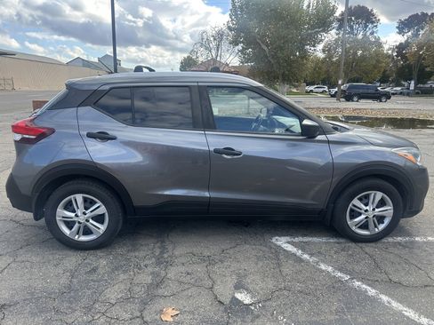 Used 2019 Nissan Kicks S image 4